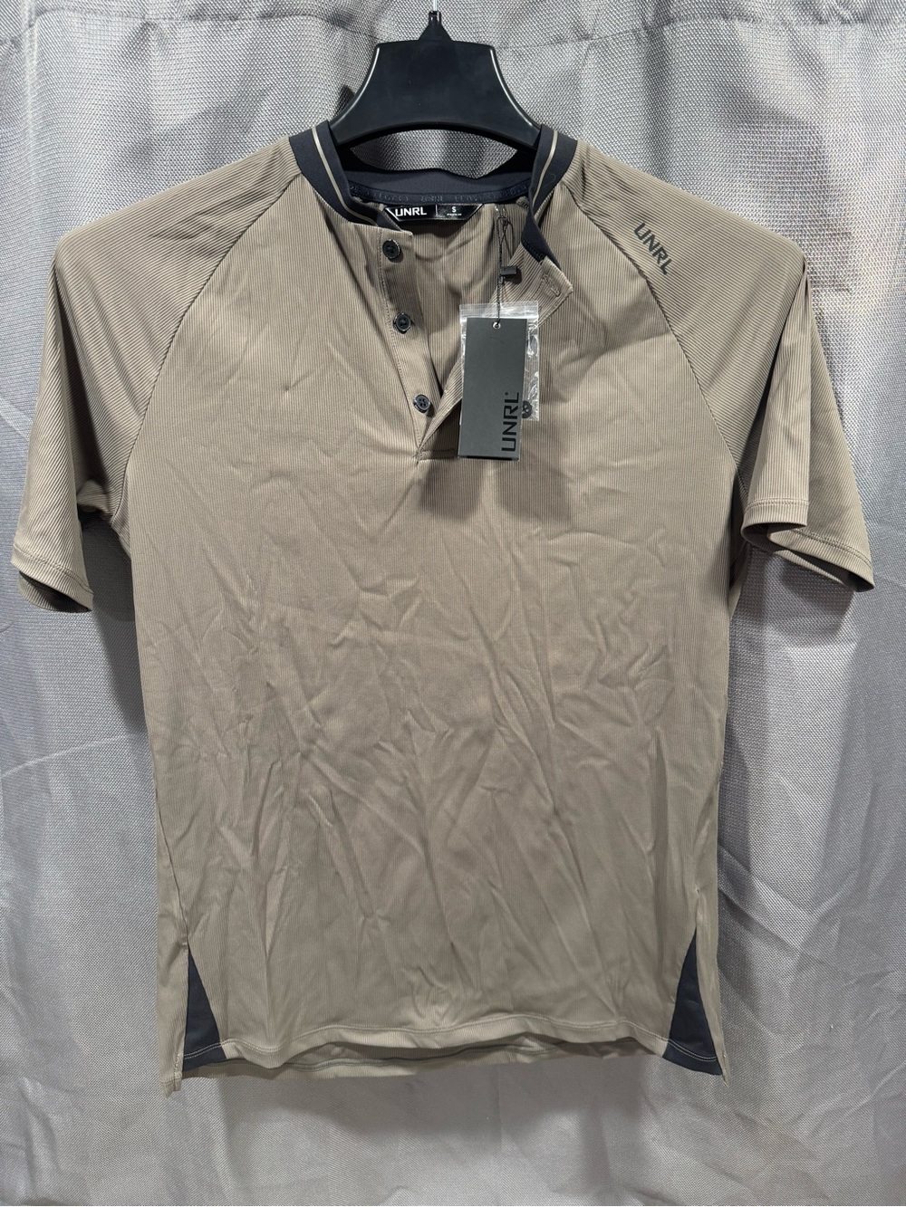 UNRL Short Sleeve Henley Shirt in Taupe